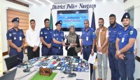 নওগাঁয় উদ্ধার হওয়া ১০১টি হারানো মোবাইল প্রকৃত মালিকদের কাছে হস্তান্তর